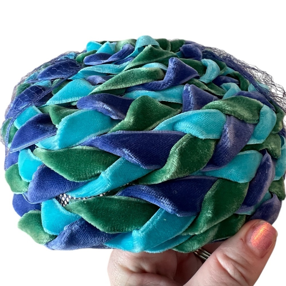 Vintage 1960’s Velvet Pillbox Cocktail Hat with Veil Union Made Blue Green - Picture 2 of 6